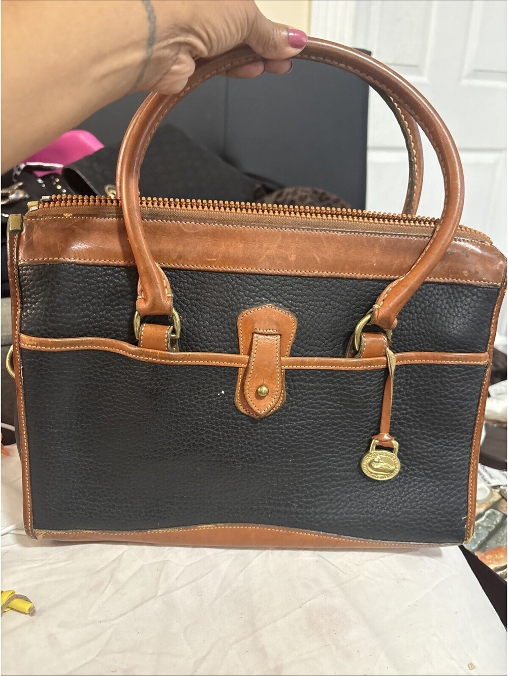 Dooney Bourke Women's Vintage Black and Brown Leather Satchel Bag - Picture 3 of 7